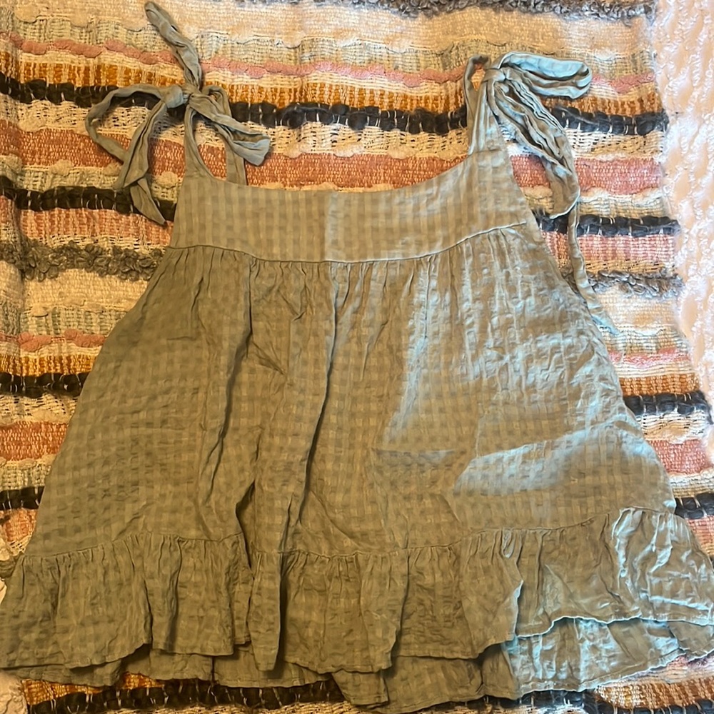 vestique mint green tie shirt. size L. hardly worn!